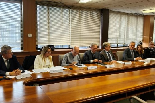 Firmato il Protocollo d’Intesa per il contrasto all’inquinamento del Fiume Sarno: una strategia coordinata tra Procure, Forze di Polizia e Enti tecnici